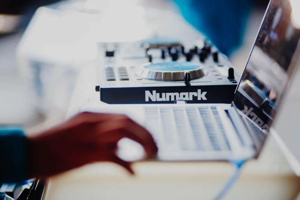 Независимый обзор контроллеров Numark FX
